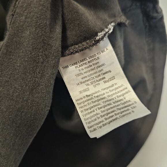 Modelo Men's Beer 6-Pack charcoal Gray Graphic print T-shirt Size small - Picture 7 of 8